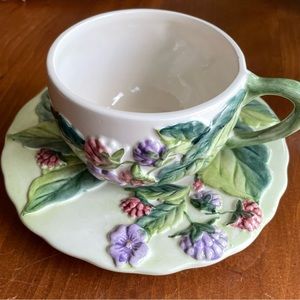 Vintage Lg Berries & Foliage 3D Textured Oversized Cup/Mug & Saucer Set-Planter